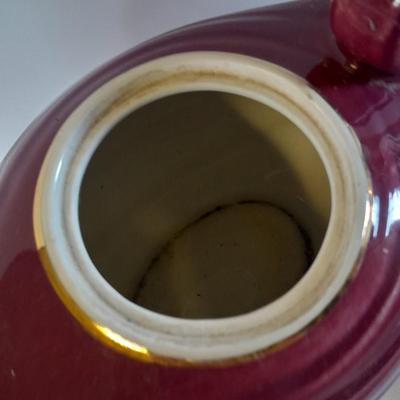 Beautiful 6 cup HALL tea pot with lid