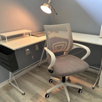White corner desk with chair
