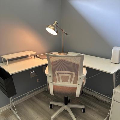 White corner desk with chair
