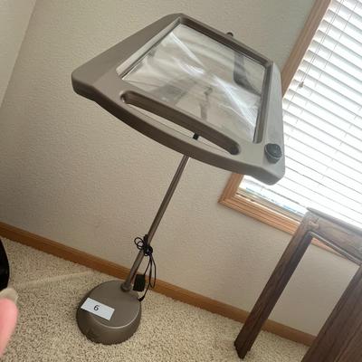 Adjustable Magnifier with Light