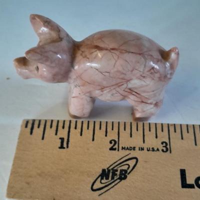 Small rock pigs, marble, onyx collectible pigs