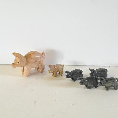 Small rock pigs, marble, onyx collectible pigs