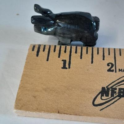 Small rock pigs, marble, onyx collectible pigs