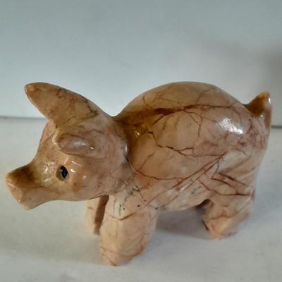 Small rock pigs, marble, onyx collectible pigs
