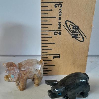 Small rock pigs, marble, onyx collectible pigs