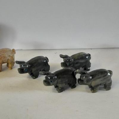 Small rock pigs, marble, onyx collectible pigs