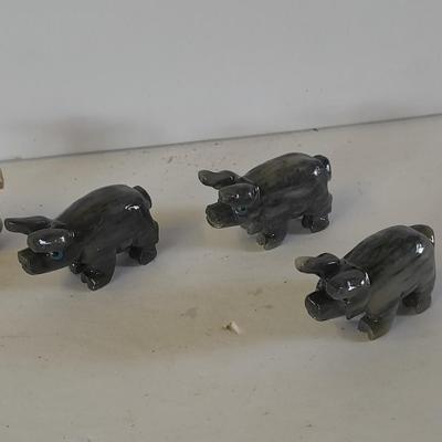 Small rock pigs, marble, onyx collectible pigs