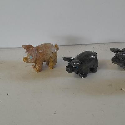 Small rock pigs, marble, onyx collectible pigs
