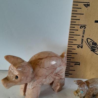 Small rock pigs, marble, onyx collectible pigs