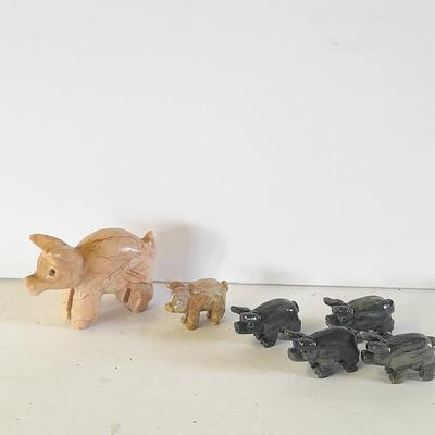 Small rock pigs, marble, onyx collectible pigs