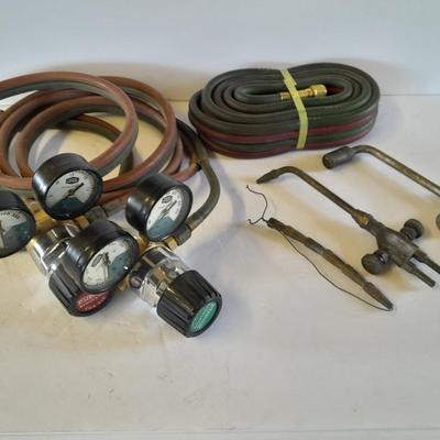 Acetylene and Oxygen hoses with gauges, torch tips and new replacement hoses