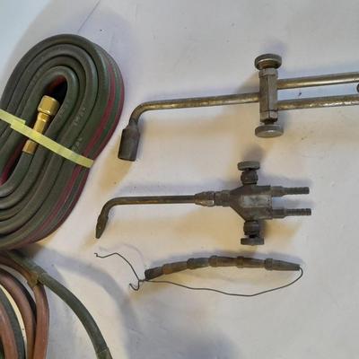 Acetylene and Oxygen hoses with gauges, torch tips and new replacement hoses