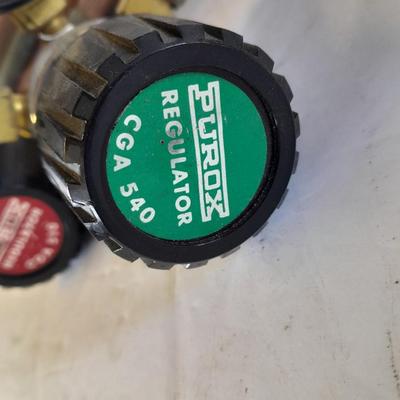 Acetylene and Oxygen hoses with gauges, torch tips and new replacement hoses