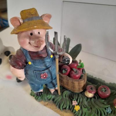 Photographer pig figure, Photo frame country pigs, and other pig figures