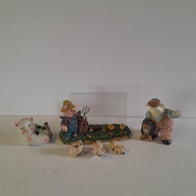 Photographer pig figure, Photo frame country pigs, and other pig figures