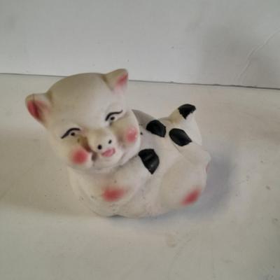 Photographer pig figure, Photo frame country pigs, and other pig figures