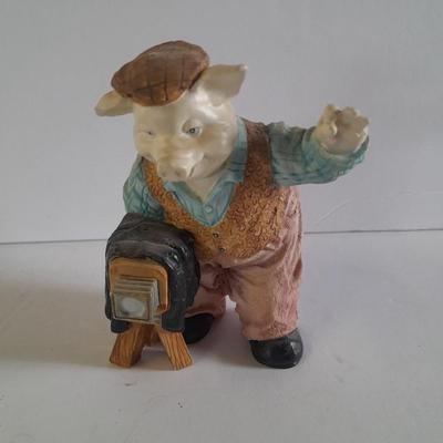 Photographer pig figure, Photo frame country pigs, and other pig figures