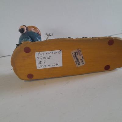 Photographer pig figure, Photo frame country pigs, and other pig figures
