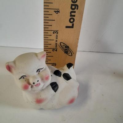 Photographer pig figure, Photo frame country pigs, and other pig figures