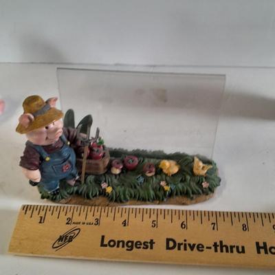 Photographer pig figure, Photo frame country pigs, and other pig figures
