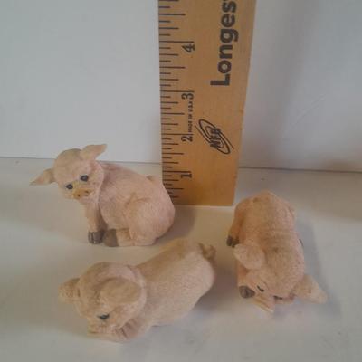 Norcrest pig acrobat's duo with additional pig figures