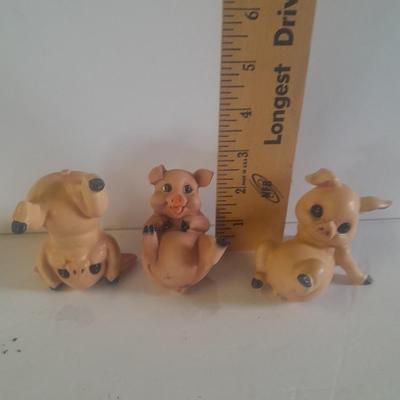 Norcrest pig acrobat's duo with additional pig figures