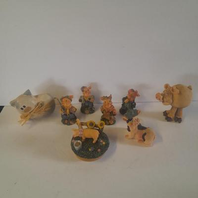 Eight Pig figures Collectible pigs for everyone!
