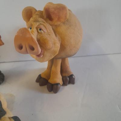 Eight Pig figures Collectible pigs for everyone!