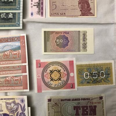Beautiful, large lot of foreign currency