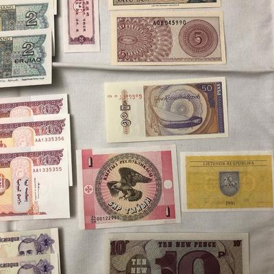 Beautiful, large lot of foreign currency