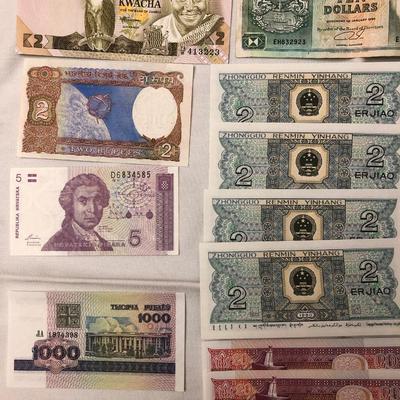 Beautiful, large lot of foreign currency