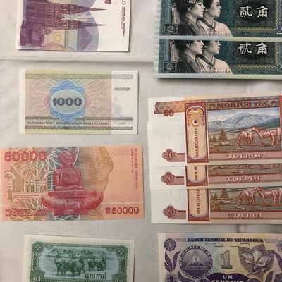 Beautiful, large lot of foreign currency
