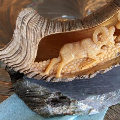 Brad Finch, Eagle River, Wi, "Night Duel" Horn Carving