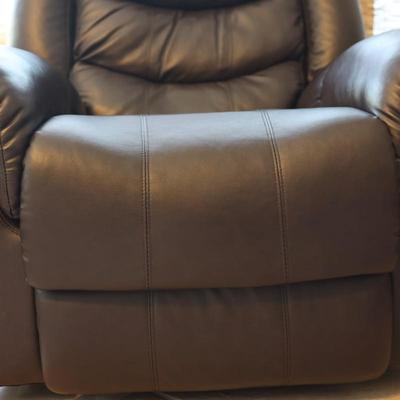 Recliner Chair With Remote Control Massage & Heat - Like New