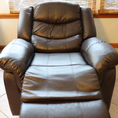 Recliner Chair With Remote Control Massage & Heat - Like New