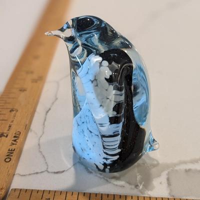 Hokitika Glass Studio New Zealand Art Glass Penguin medium 2 1/4"