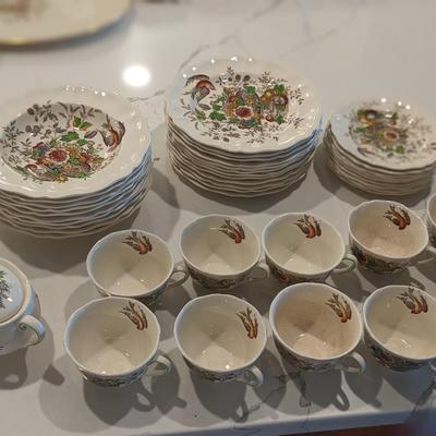 Large Collection of Royal Doulton Vintage Dinnerware Hampshire D6141