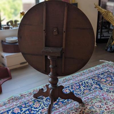 Antique Walnut Queen Anne Tilt Table