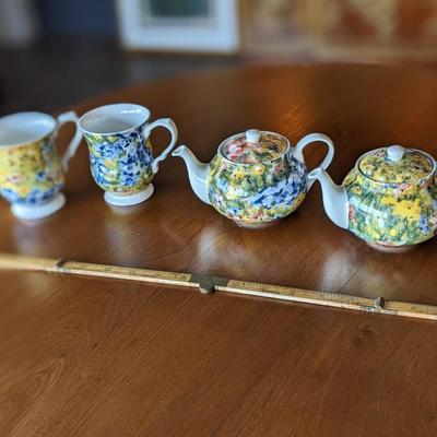 2 Tea Cups and 2 Tea Pots Royal Patrician