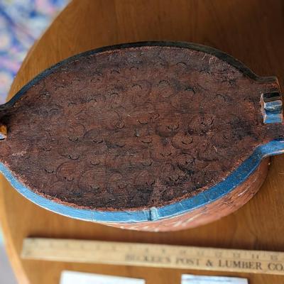 Antique Rosemaling Oval Sandwich Box