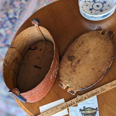 Antique Rosemaling Oval Sandwich Box
