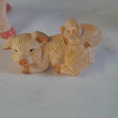 Pigs giving other pigs piggyback rides