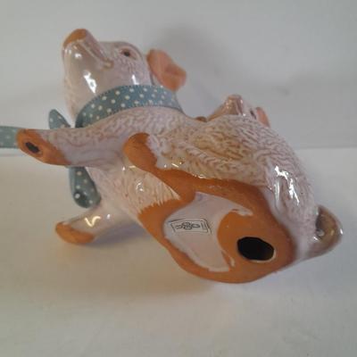 Pigs giving other pigs piggyback rides