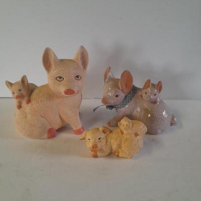 Pigs giving other pigs piggyback rides