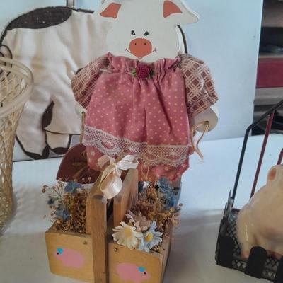 Kitchen pigs, salt & pepper shakers, hot pads, chip clips and more