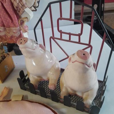 Kitchen pigs, salt & pepper shakers, hot pads, chip clips and more
