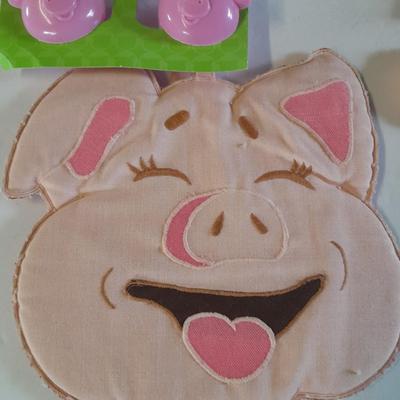 Kitchen pigs, salt & pepper shakers, hot pads, chip clips and more