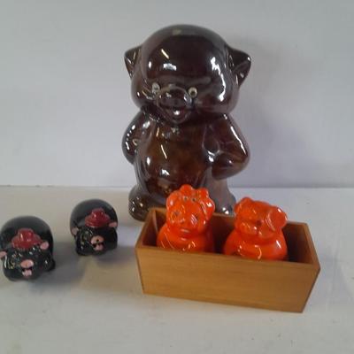 Vintage ceramic pigs salt & pepper shaker