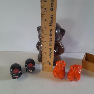 Vintage ceramic pigs salt & pepper shaker