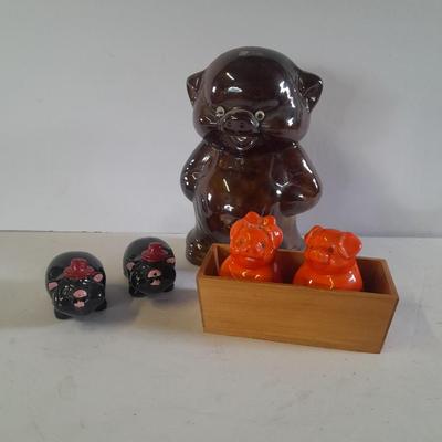 Vintage ceramic pigs salt & pepper shaker